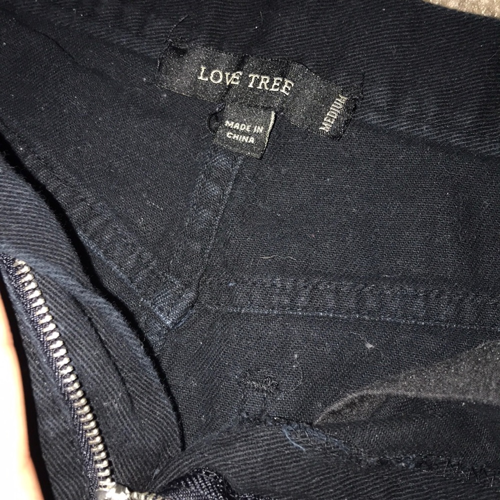 BLACK RIPPED SHORTS 😍 - Picture 3 of 3